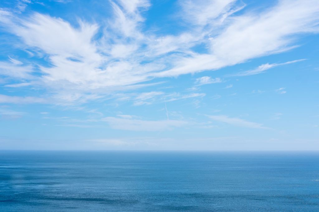 青空と海と水平線